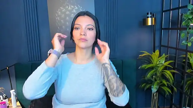 roxy hell online show from December 18, 2025, 12:31 pm