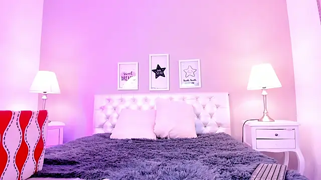 NAOMMII  online show from March 19, 2025, 12:23 pm