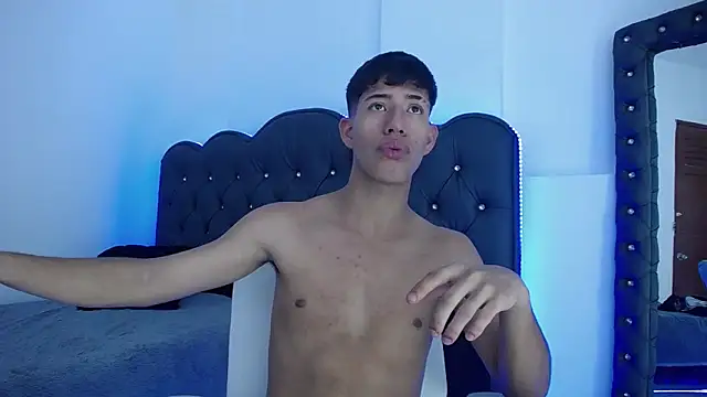 dareck 18 online show from March 23, 2025, 12:15 am