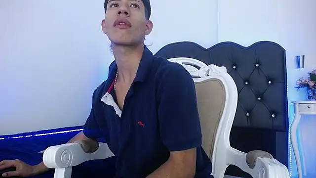 dareck 18 online show from March 13, 2025, 11:05 pm