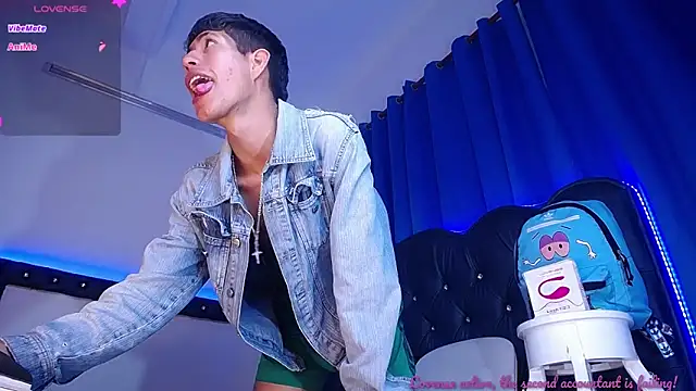 dareck 18 online show from September 30, 2025, 12:11 pm