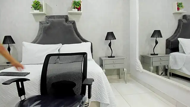 NaomiFrost online show from March 16, 2025, 2:53 am