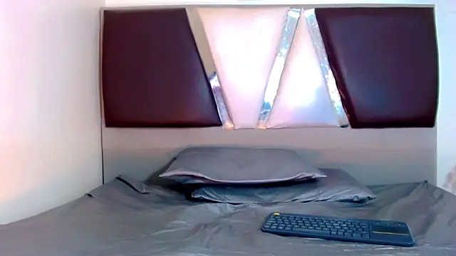 alexsandra kiss online show from November 6, 2025, 11:14 am