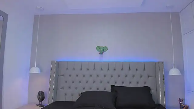 Emiliana Rios online show from March 14, 2025, 3:37 am