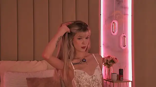 BellaSecrett online show from September 14, 2025, 2:39 pm