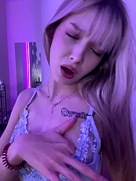 BellaSecrett online show from September 18, 2025, 2:31 pm