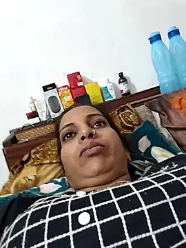 Snapshot of Hotty-Nidhi chatting on February 18, 2026, 3:04 am Hotty-Nidhi online show from February 18, 2026, 3:04 am