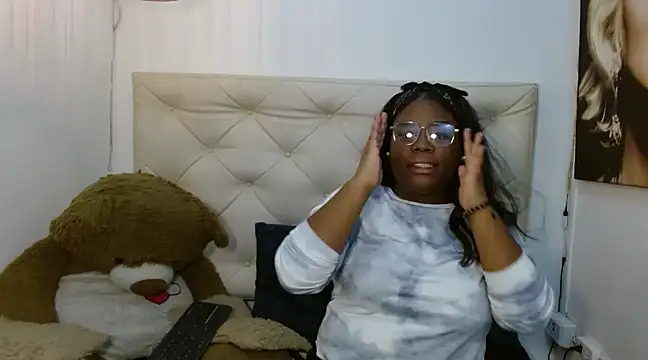 Snapshot of Zoe_ebony74 chatting on March 21, 2025, 7:24 pm Zoe ebony74 online show from March 21, 2025, 7:24 pm