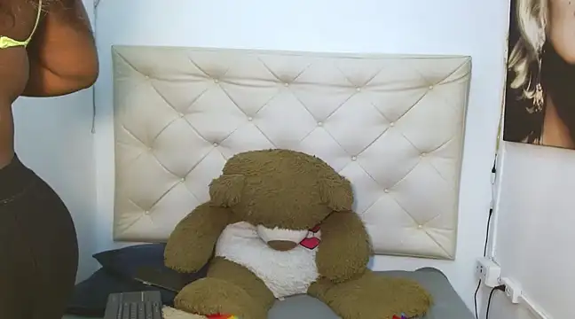 Snapshot of Zoe_ebony74 chatting on March 19, 2025, 7:17 pm Zoe ebony74 online show from March 19, 2025, 7:17 pm