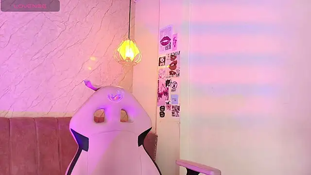 adara evanss online show from November 9, 2025, 8:35 pm