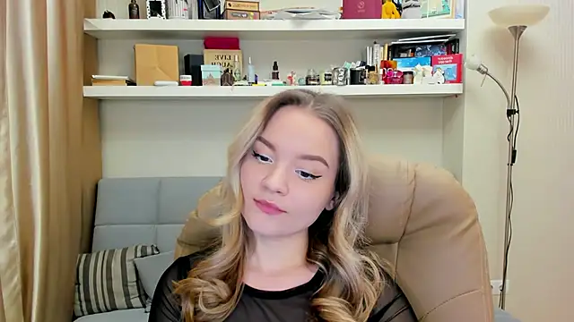 Kara Smith  online show from January 19, 2025, 10:06 pm