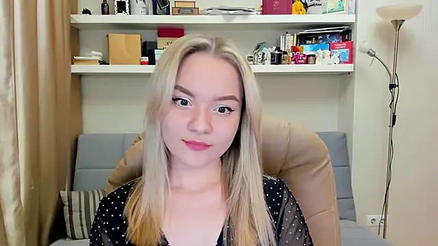 Kara Smith  online show from February 19, 2025, 10:20 pm