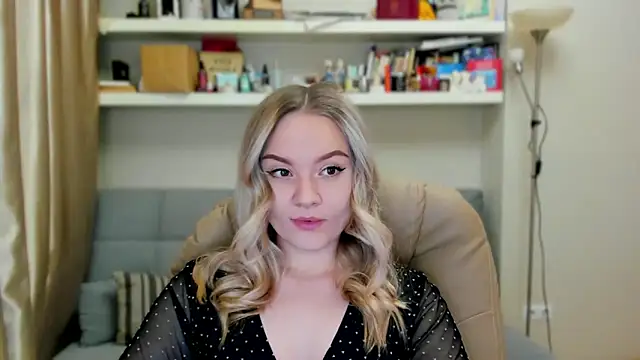 Kara Smith  online show from November 16, 2025, 10:13 pm