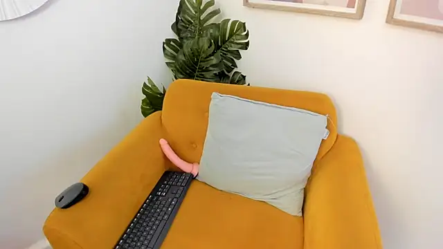 dullce77 online show from March 13, 2025, 5:50 pm