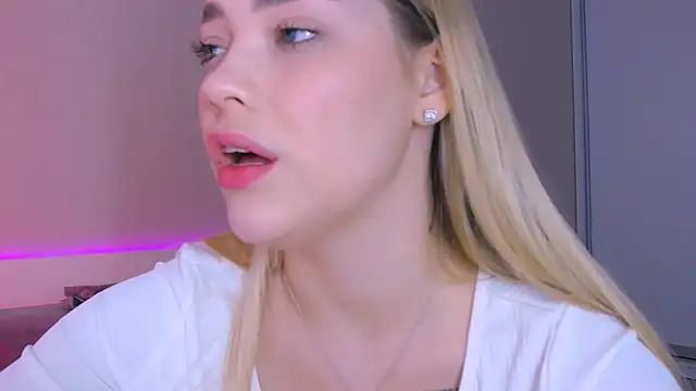 DIANAxxxDIAMOND online show from November 3, 2025, 10:08 am