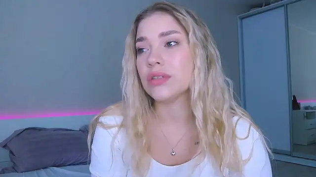 DIANAxxxDIAMOND online show from October 1, 2025, 7:35 am