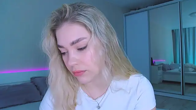 DIANAxxxDIAMOND online show from November 13, 2025, 11:47 am