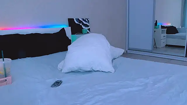 DIANAxxxDIAMOND online show from September 17, 2025, 7:32 am