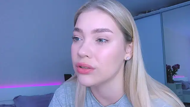 DIANAxxxDIAMOND online show from November 9, 2025, 9:57 am