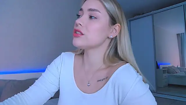 DIANAxxxDIAMOND online show from October 15, 2025, 8:11 am