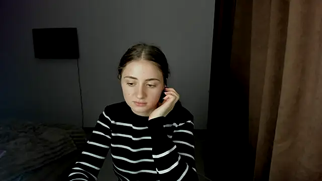 Snapshot of LilyHaart chatting on October 15, 2025, 4:15 pm LilyHaart online show from October 15, 2025, 4:15 pm