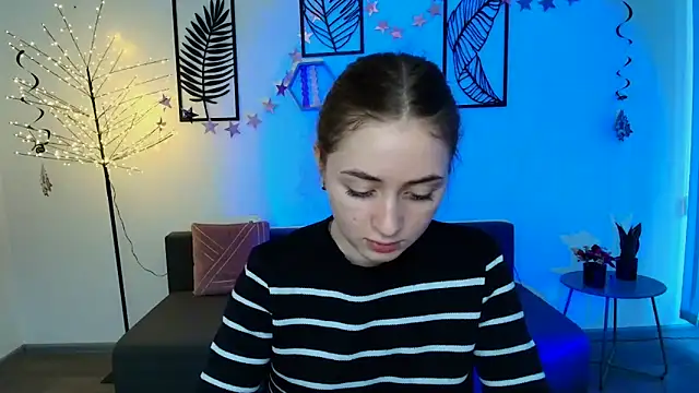 Snapshot of LilyHaart chatting on March 22, 2025, 4:04 pm LilyHaart online show from March 22, 2025, 4:04 pm