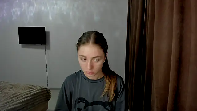 Snapshot of LilyHaart chatting on October 15, 2025, 4:11 am LilyHaart online show from October 15, 2025, 4:11 am