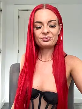 Snapshot of FariBanxOfficial chatting on November 5, 2025, 2:09 pm FariBanxOfficial online show from November 5, 2025, 2:09 pm