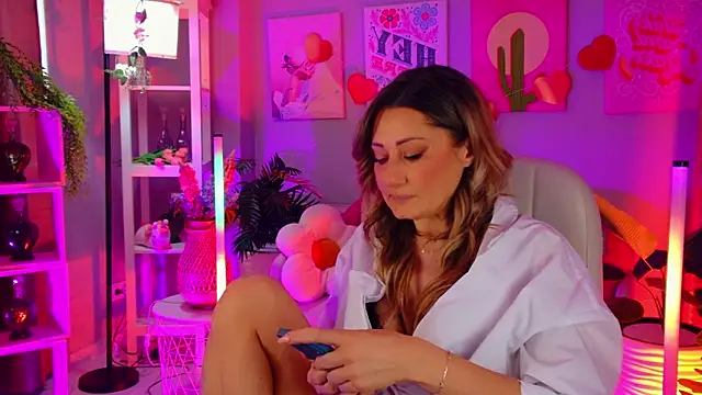 SarahAlluring online show from March 9, 2026, 12:09 pm