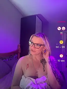 Curvy-Cleo online show from May 6, 2026, 9:52 pm