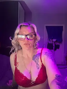 Curvy-Cleo online show from April 19, 2026, 8:44 pm