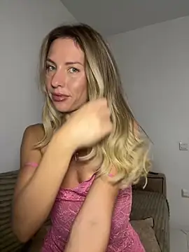 VelvetVabe online show from October 3, 2025, 8:21 pm