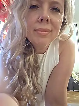 Irina3718 online show from July 8, 2026, 4:40 pm
