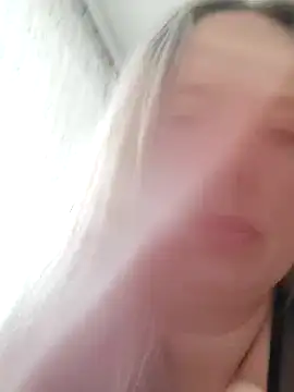 Irina3718 online show from October 13, 2025, 9:33 am