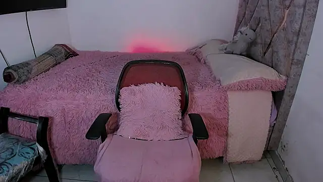 Tania rendon online show from October 3, 2025, 8:05 am