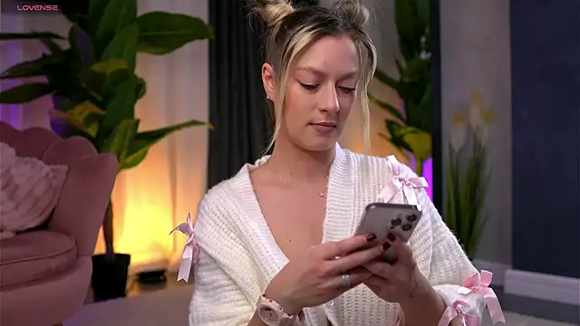 Snapshot of AnnastasiaMills chatting on November 15, 2025, 8:46 pm AnnastasiaMills online show from November 15, 2025, 8:46 pm