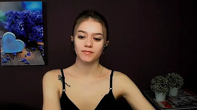 LanaTey online show from March 20, 2025, 10:32 am