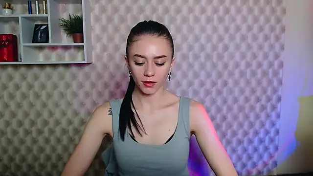 LanaTey online show from November 20, 2025, 4:35 am