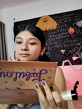 Snapshot of Guadalupe_Lopez chatting on October 31, 2025, 10:34 am Guadalupe Lopez online show from October 31, 2025, 10:34 am