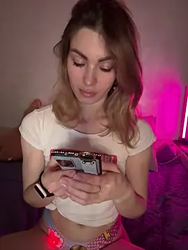 Snapshot of SweetDarling7 chatting on March 21, 2025, 7:46 pm SweetDarling7 online show from March 21, 2025, 7:46 pm