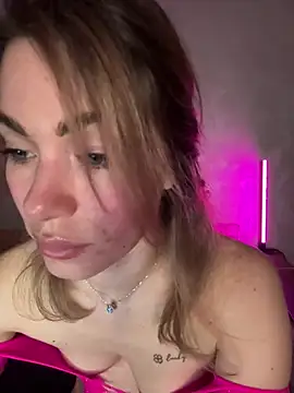 Snapshot of SweetDarling7 chatting on March 17, 2025, 6:11 pm SweetDarling7 online show from March 17, 2025, 6:11 pm