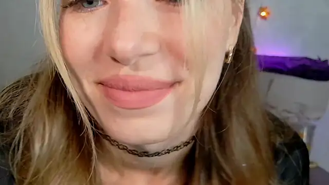 Snapshot of SweetDarling7 chatting on September 28, 2025, 9:27 am SweetDarling7 online show from September 28, 2025, 9:27 am