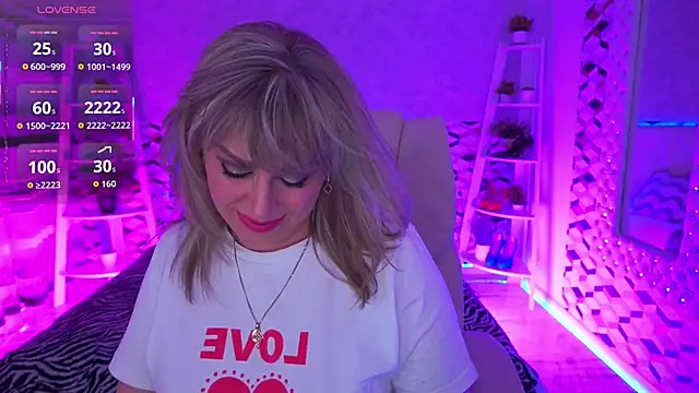 Snapshot of CandyLadyyy chatting on May 25, 2026, 8:29 pm CandyLadyyy online show from May 25, 2026, 8:29 pm