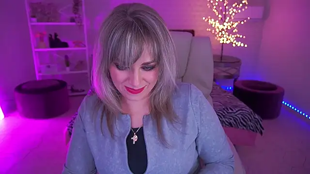 Snapshot of CandyLadyyy chatting on April 30, 2026, 8:57 pm CandyLadyyy online show from April 30, 2026, 8:57 pm