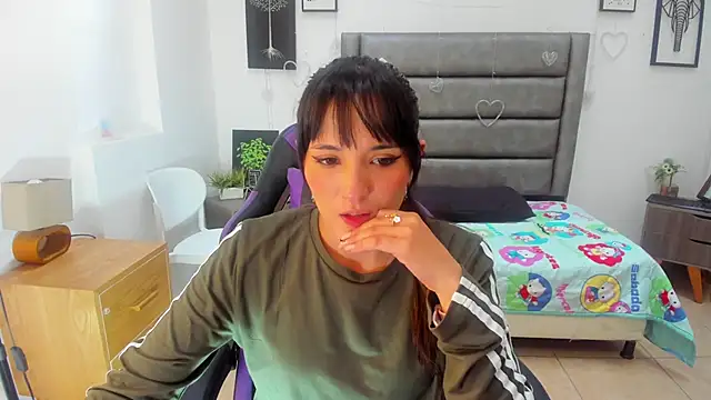 Snapshot of Tania_Duque chatting on May 23, 2026, 2:27 pm Tania Duque online show from May 23, 2026, 2:27 pm