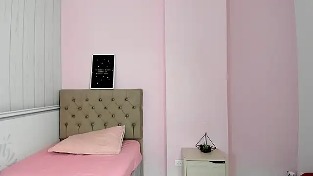 Tania Duque online show from November 24, 2025, 1:33 pm