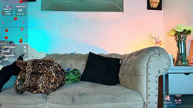 Snapshot of EllenaBoobs_ chatting on November 13, 2025, 6:17 am EllenaBoobs online show from November 13, 2025, 6:17 am