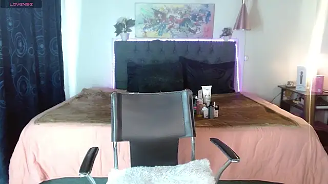 mia velvet1 online show from November 5, 2025, 1:47 pm