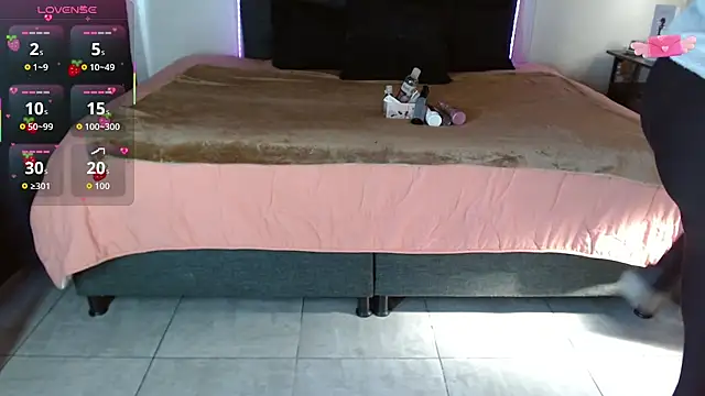 mia velvet1 online show from November 4, 2025, 1:37 pm