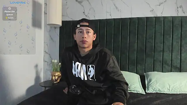 labrinthteasing online show from February 1, 2026, 1:31 pm